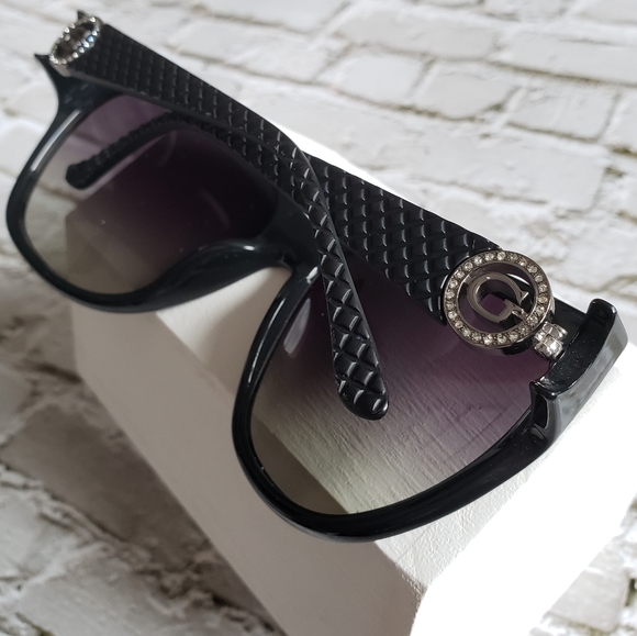 NWOT Guess Polarized Designer Sunglasses w/ Hard Case - Picture 6 of 11